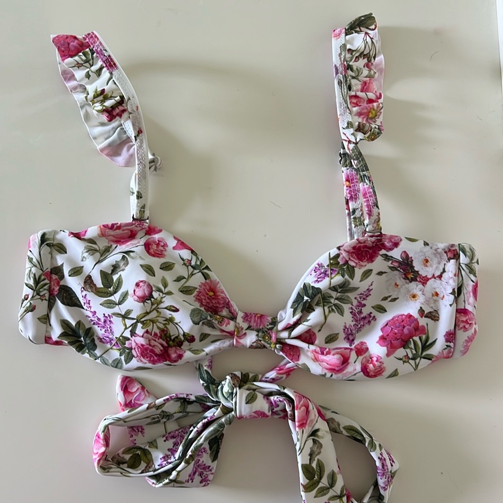 Elsa & Rose Floral Bikini Top